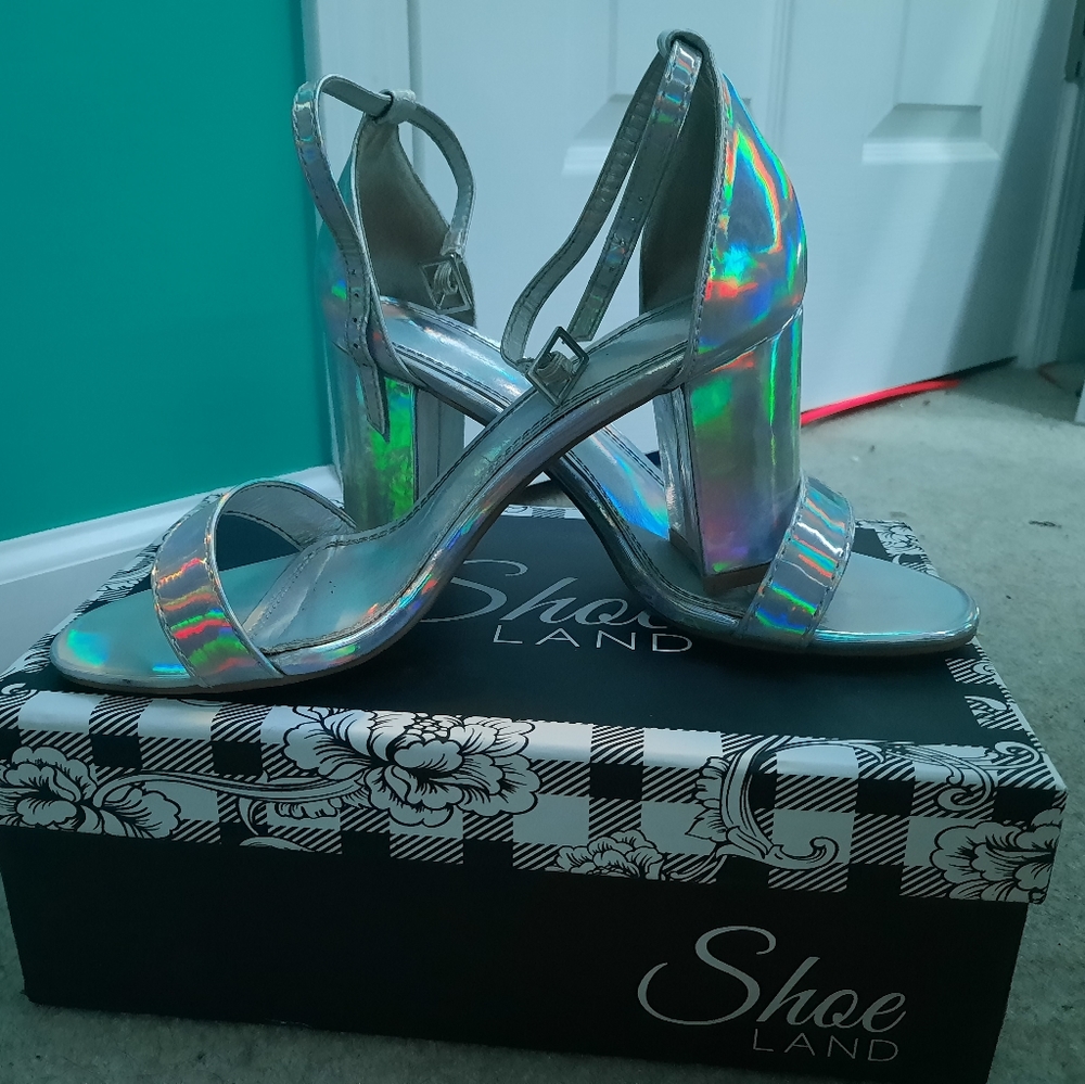 Holographic Heels